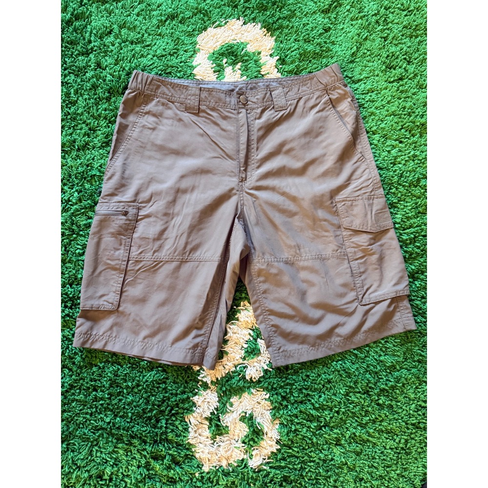 Columbia Men's Gray Cargo Shorts